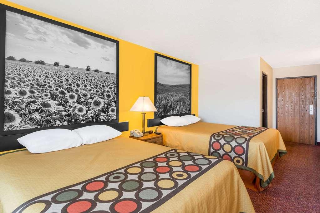 Hotel Super 8 By Wyndham Pratt Pokój zdjęcie