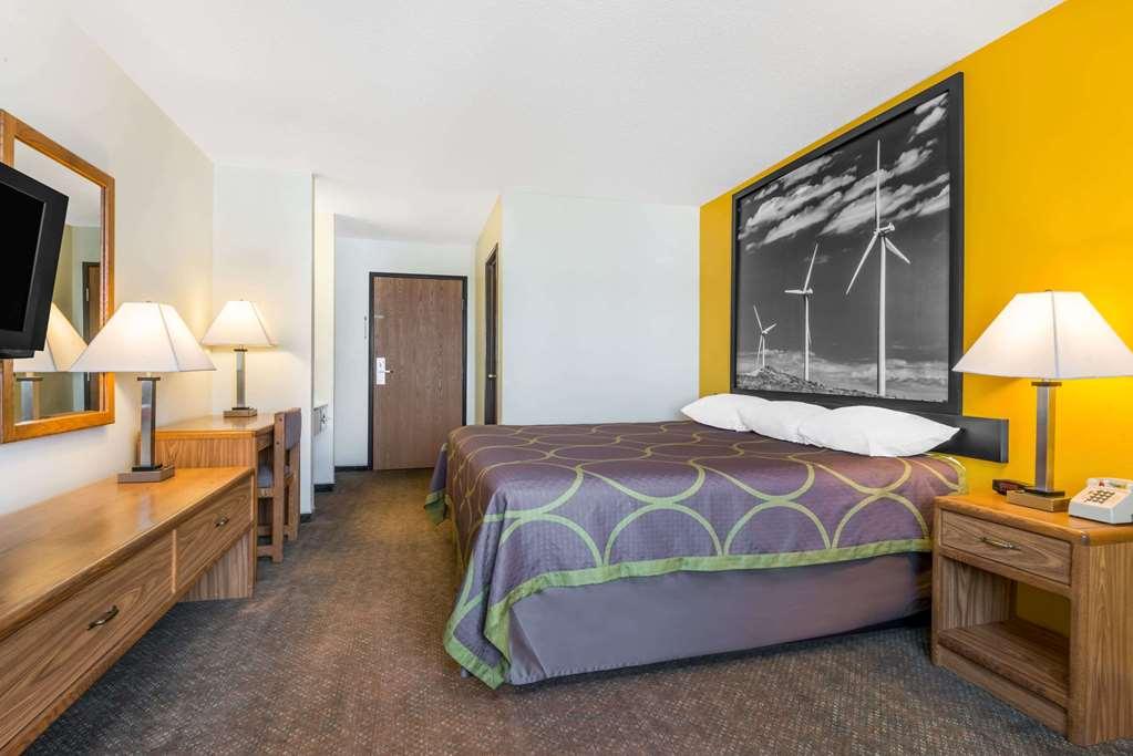 Hotel Super 8 By Wyndham Pratt Pokój zdjęcie