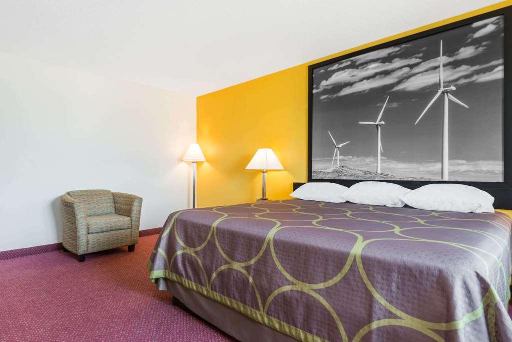 Hotel Super 8 By Wyndham Pratt Pokój zdjęcie