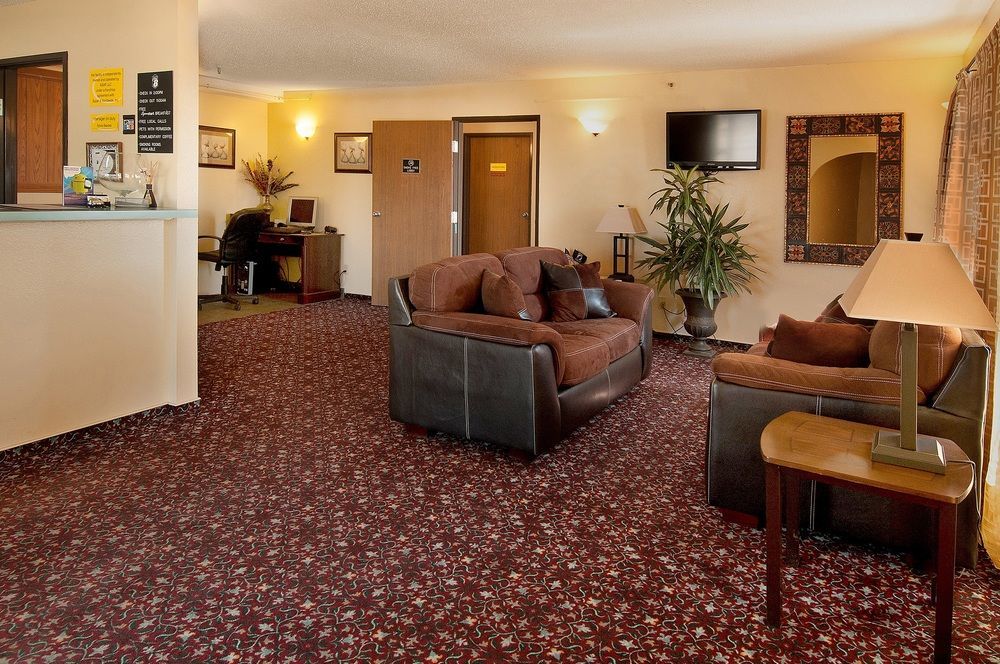 Hotel Super 8 By Wyndham Pratt Zewnętrze zdjęcie