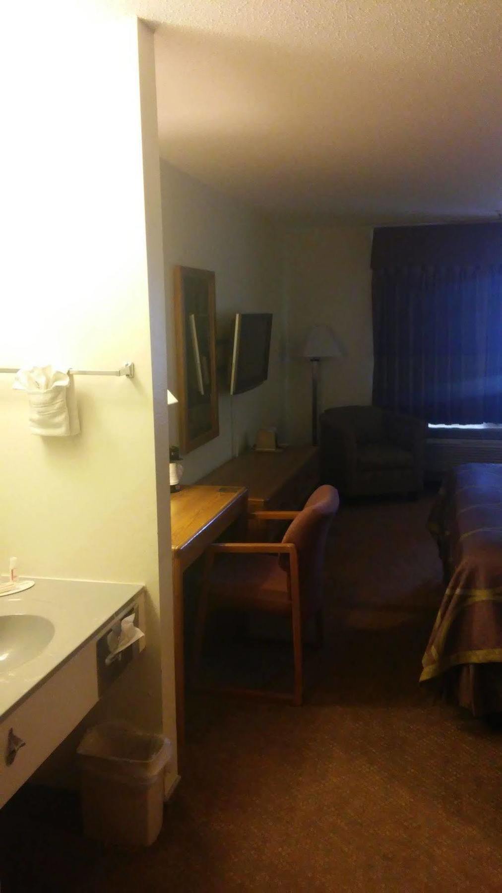 Hotel Super 8 By Wyndham Pratt Zewnętrze zdjęcie